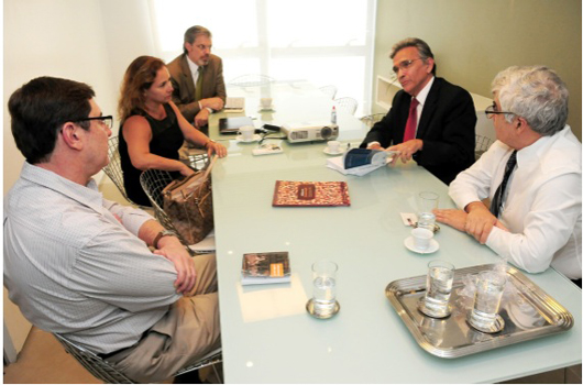 Reunião com Andi: “Vamos fazer uma parceria”, adianta o dr. Eduardo Vaz. (foto: Bruno Peres)